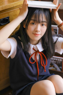 办公室的超短裙女教师美女